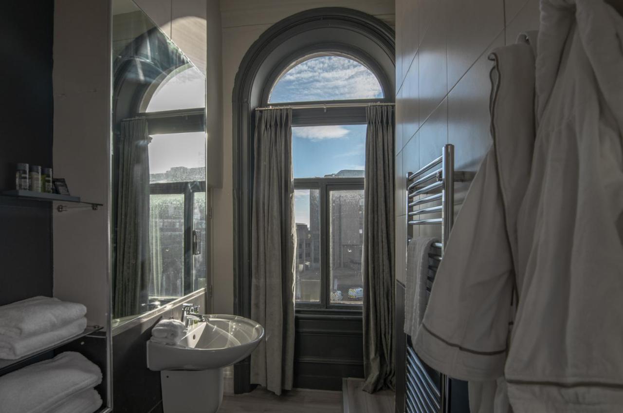 62 Castle Street 4*